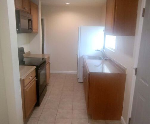 2 beds, 1 bath, 700 sqft, $1,700, Unit 7091 16th St