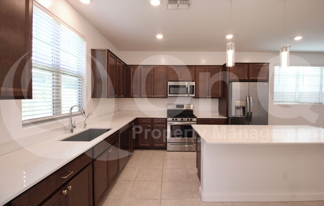 1158 E SABINO DR