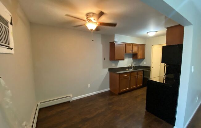 1 bed, 1 bath, 650 sqft, $1,050, Unit 23-203
