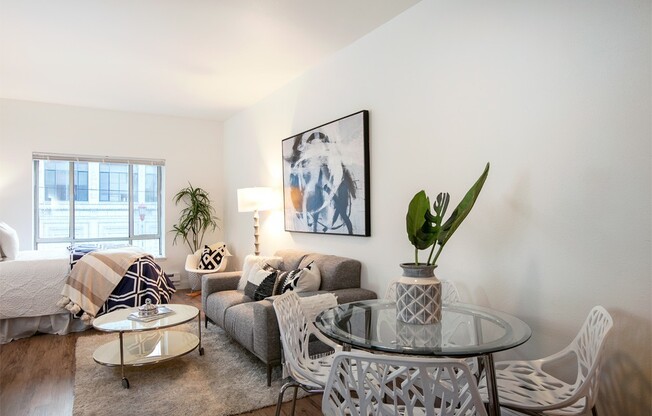 Studio, 1 bath, 305 sqft, $1,195, Unit 110