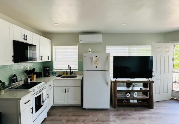 610 612 17 AVE S