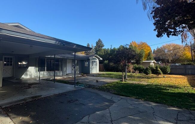 Spacious 6 Bedroom, 3 Bathroom Home Near CWU