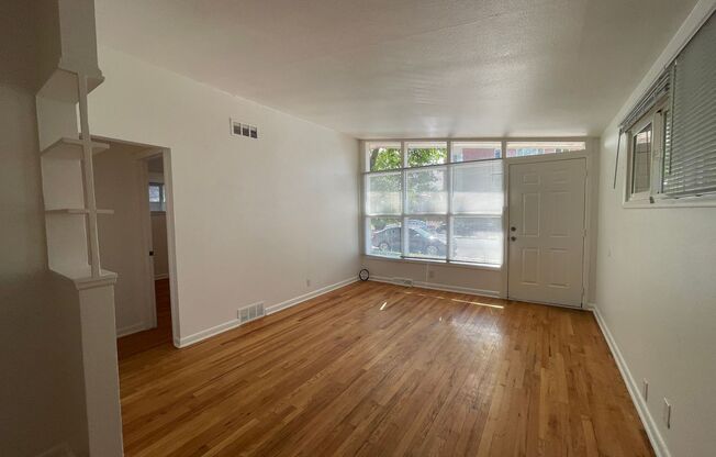 Charming 2 Bedroom, 1 Bathroom Duplex in Aurora