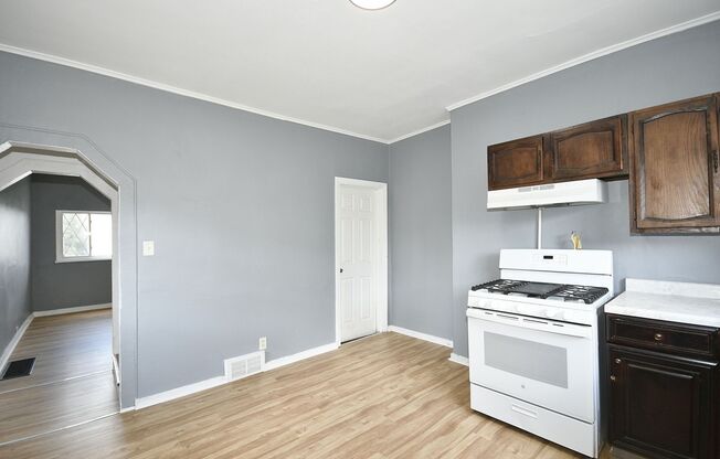 2 beds, 1 bath, $1,000, Unit 1912 Pallas Street Rear