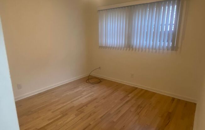 2 beds, 1 bath, 702 sqft, $2,350, Unit B15