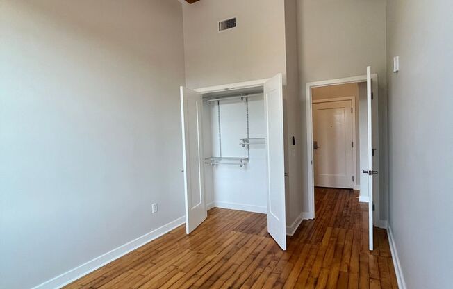 2 beds, 1 bath, 874 sqft, $2,100, Unit 1231