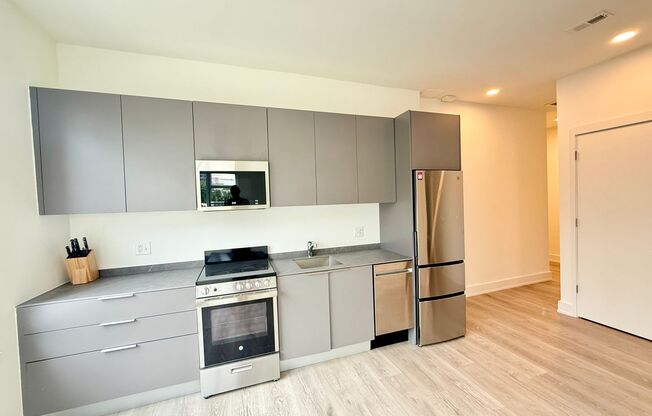 1 bed, 1.5 baths, 773 sqft, $2,399, Unit 204
