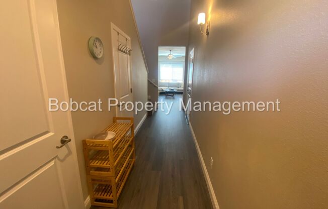 3 Bed, 2.5 Bath Furnished Townhome