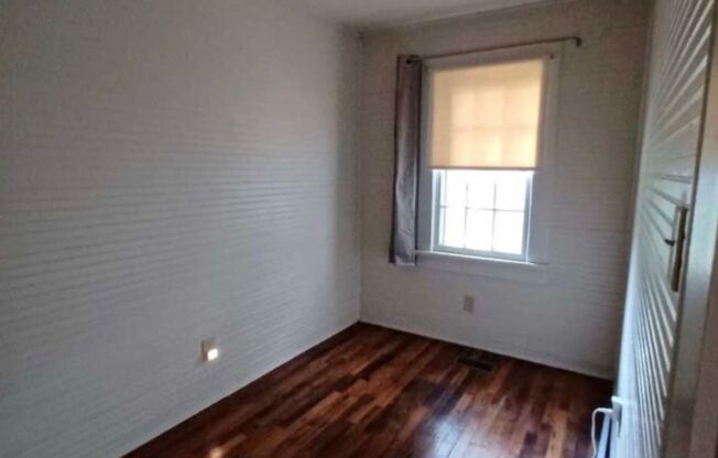 2 beds, 1 bath, $1,300