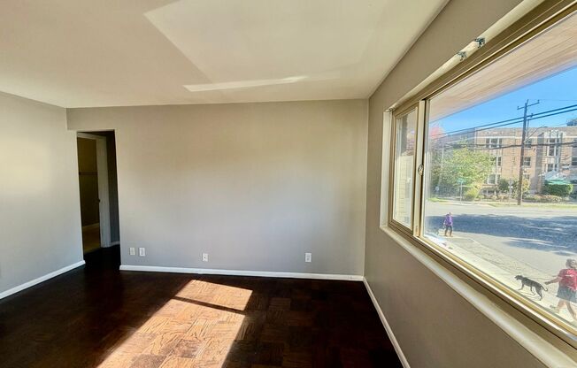1101 10th Ave E