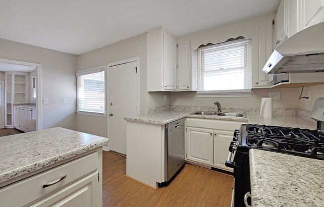5 Bedroom 3.5 Bath Brick home in Downtown Greenville !!!!