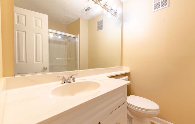 Marietta 2 bed/2 bath Condo!