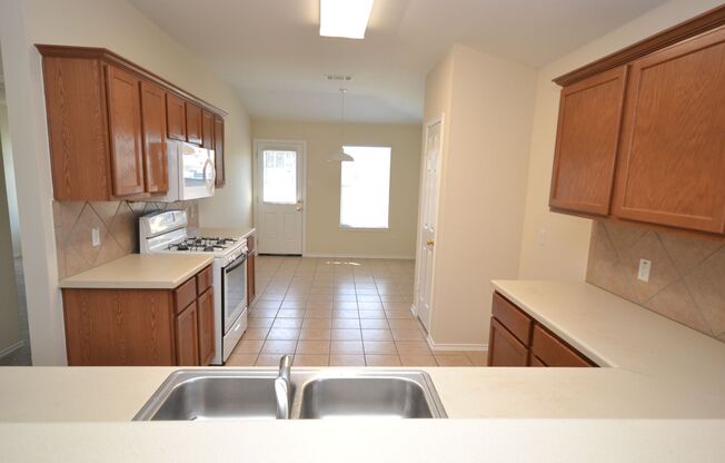 3 beds, 2 baths, $1,750, Unit 100 Steven St.