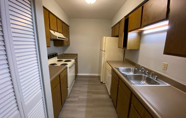 1 bed, 1 bath, 555 sqft, $650, Unit A2