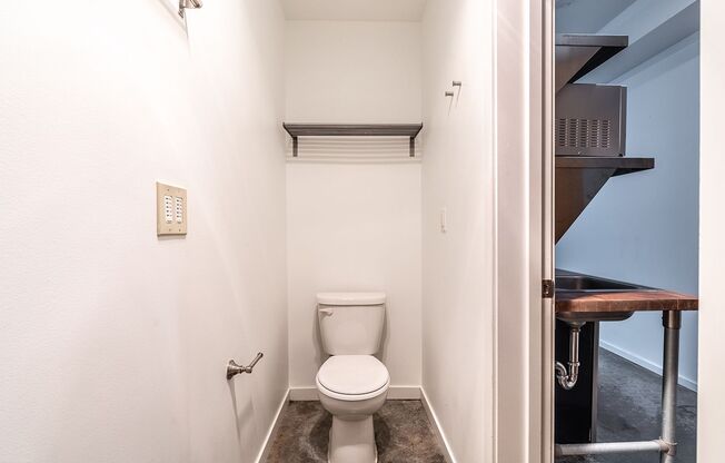 Studio, 1 bath, 196 sqft, $875