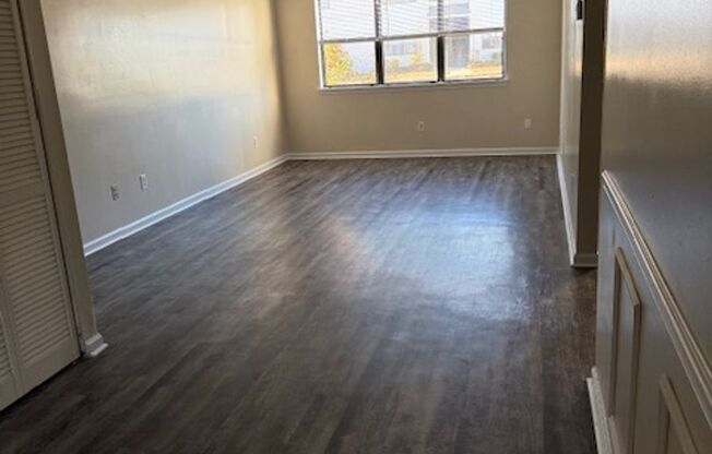 2 beds, 1 bath, 940 sqft, $1,100, Unit 113B