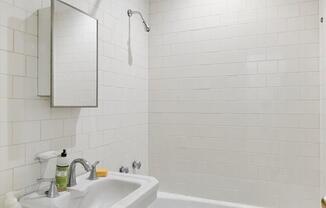 314 W 71 ST