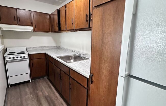2 beds, 1 bath, 644 sqft, $975, Unit Pine Cone Village B-25