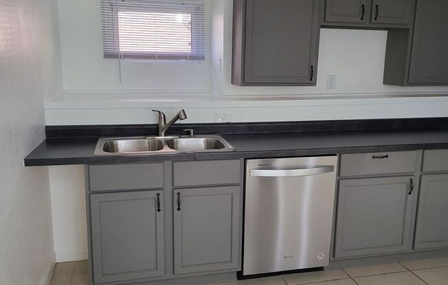 2 beds, 1 bath, $1,200, Unit PM-249-2 Unit B