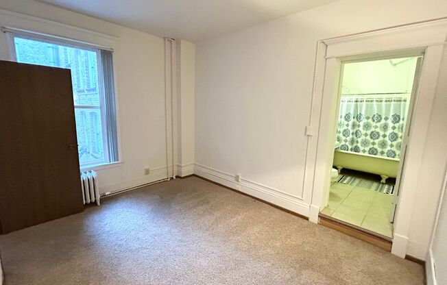 1 bed, 1 bath, 350 sqft, $570, Unit 305