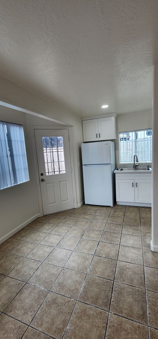 2 bed, 1 bath