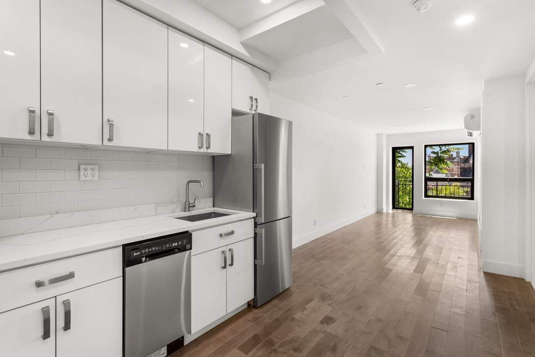 2113 5 AVE