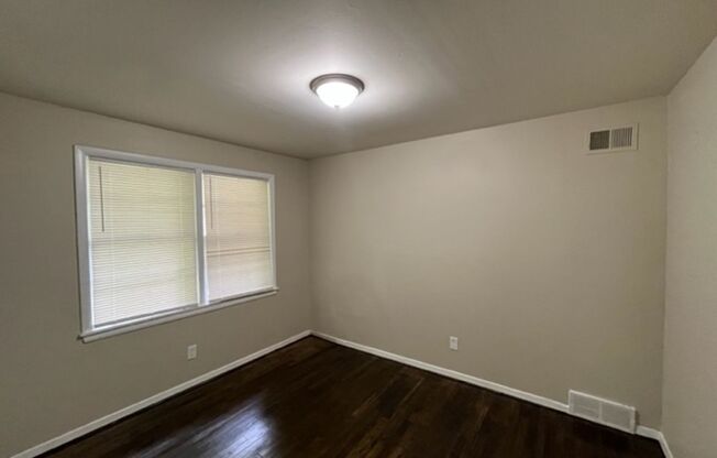 3 beds, 1 bath, $1,100