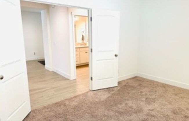 $2,495 Clovis 3 Bedroom/2 Bath + Expansive Office, Solar, E. Mitchell,  Barstow & Leonard