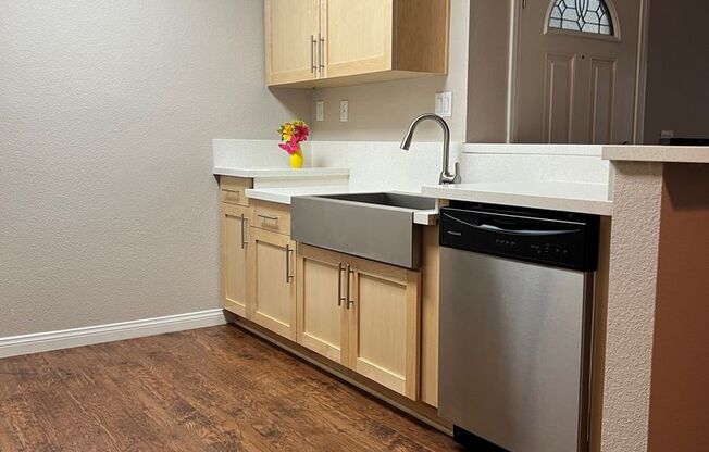 2 beds, 1 bath, 900 sqft, $3,075, Unit E121