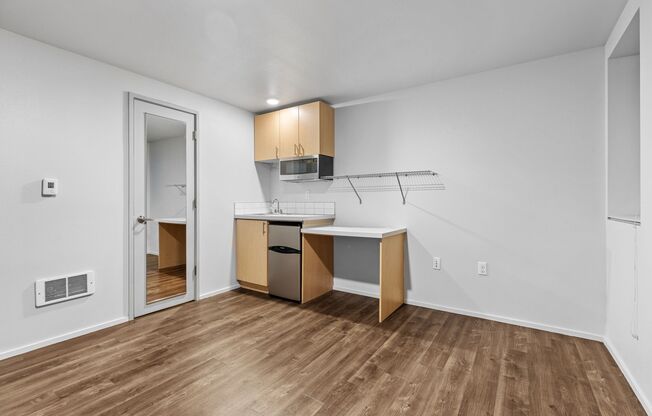 Studio, 1 bath, 122 sqft, $1,050