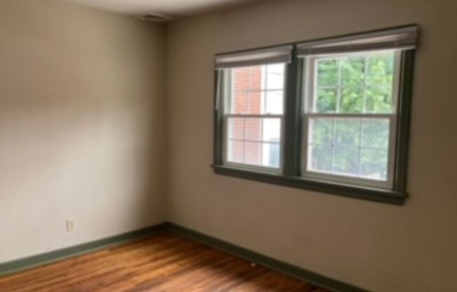 1 bed, 1 bath, $950, Unit Apt 1