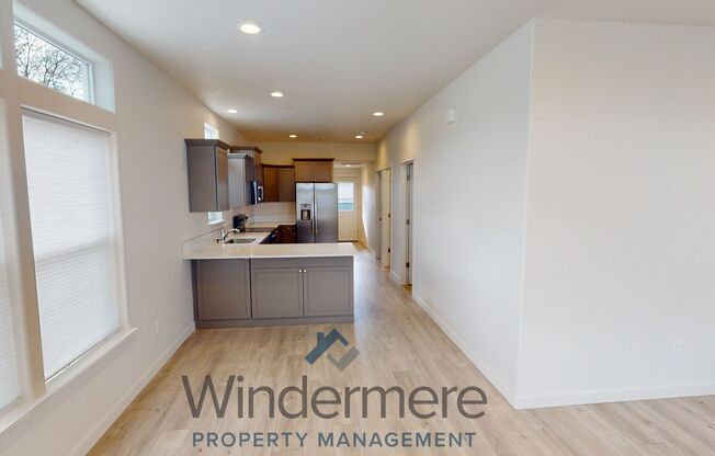 2 beds, 1 bath, 880 sqft, $1,695, Unit 327 People's