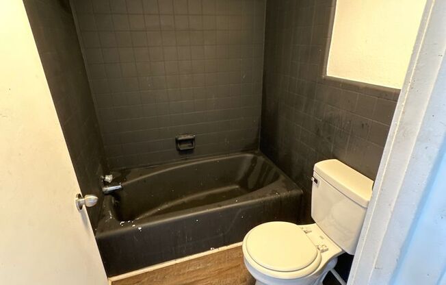 Studio, 1 bath, 300 sqft, $600, Unit A20