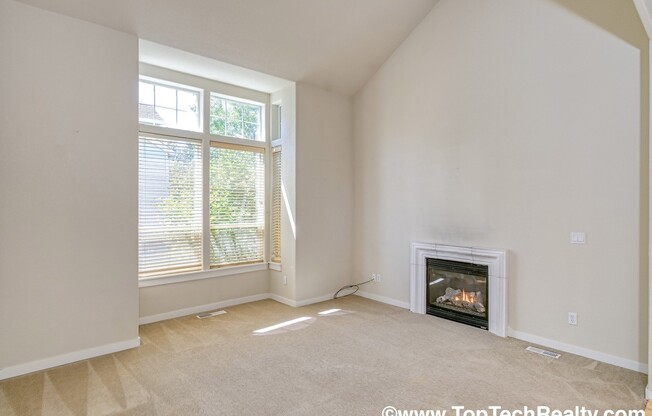 Delightful 3 Bed | 2.5 Bath Townhome | Beaverton | Minutes to Shopping, Dining & Parks | Prime Location