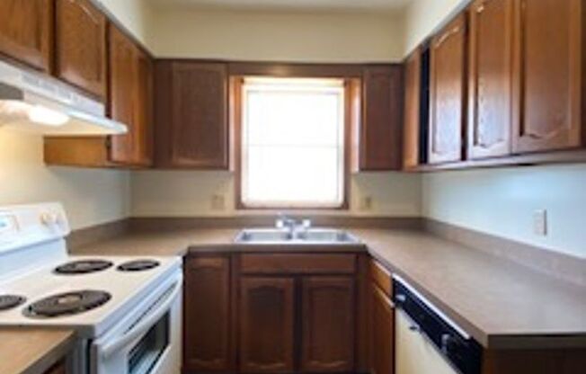 2 beds, 1 bath, $895, Unit Apt B