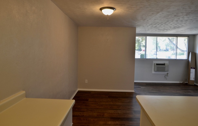 1 bed, 1 bath, 700 sqft, $1,250, Unit 6