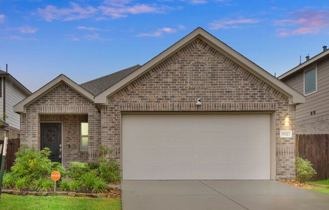 Beautiful Home in Desirable Tavola Community. GAS/WATER/GARBAGE/LAWNCARE/INTERNET is included in rent