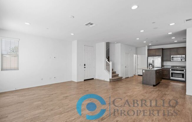 Spacious 3 bedroom Home w/2 car Garage in Vista, Short Drive to the Beach and Freeway access!