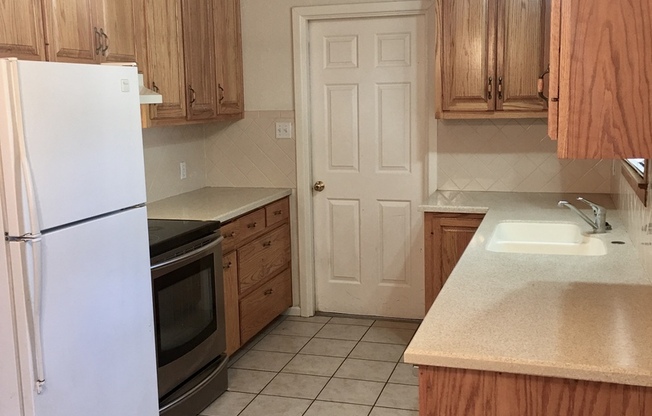 3 beds, 2 baths, $1,300