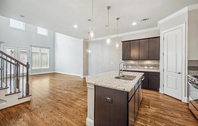2627 SHADY WOODS LN