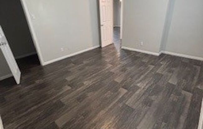 2 beds, 1 bath, 873 sqft, $1,120, Unit 02-0202