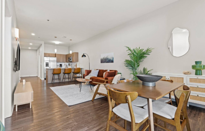 2 beds, 2 baths, 986 sqft, $1,560