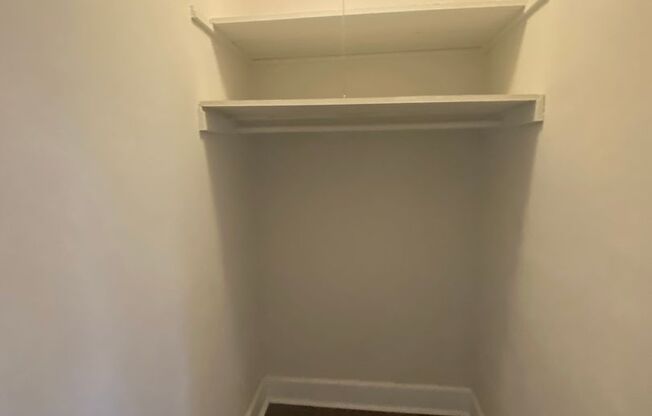 Studio, 1 bath, 465 sqft, $845, Unit 6244 Oakland Ave #310