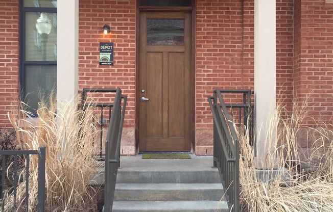 2 beds, 2.5 baths, $2,995, Unit 606 W Main St (Furnished)
