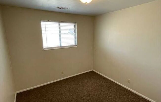 3 beds, 1 bath, 1,000 sqft, $1,295, Unit Unit 6