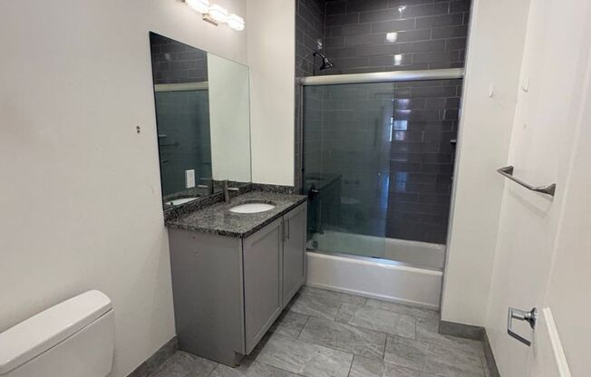 2 beds, 1 bath, 9,999 sqft, $2,250, Unit 64-201