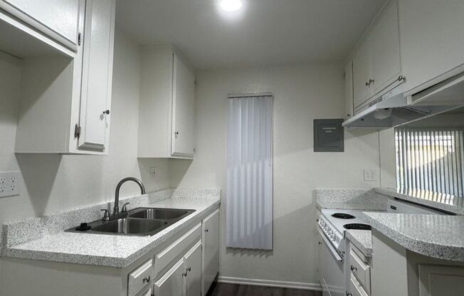 1 bed, 1 bath, 665 sqft, $2,125, Unit 13