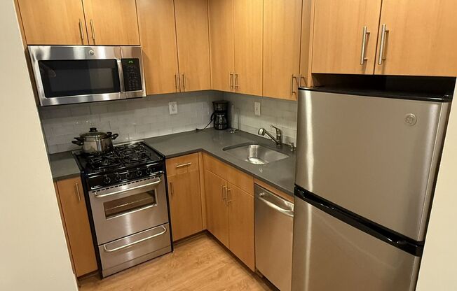1 bed, 1 bath, 600 sqft, $2,923, Unit 0121