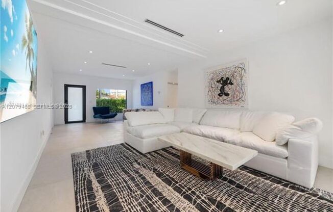 900 W 47th Ct # 900, Miami Beach, FL 33140