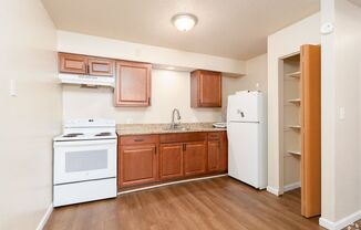 2 beds, 1 bath, 700 sqft, $825, Unit 2430-4 L